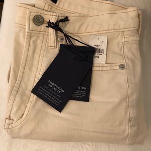 Gap High Rise Cigarette Jean in Ecru Beige, size 2/26.